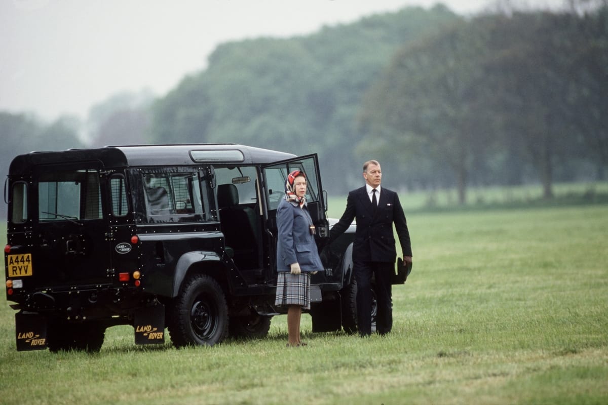 Iconic vehicle land Rover Defender will come again for sale