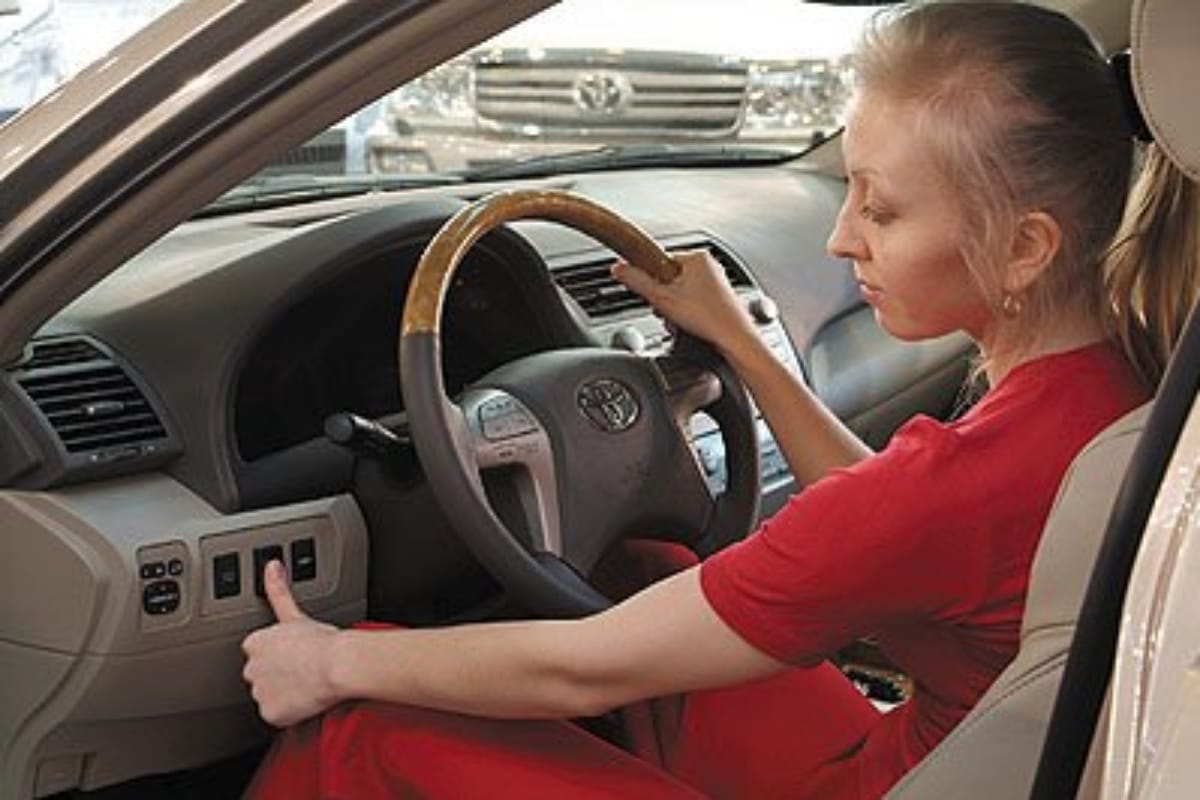 Hyundai santa fe car will get a Finger print scanner like smart phones
