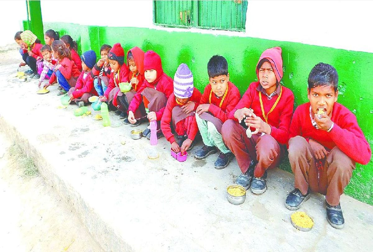 mid day meal plates missing from government schools in mainpuri