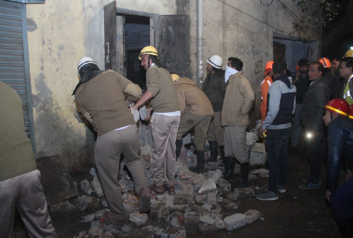 7 dead in explosion at factory in Moti Nagar