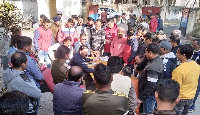 क्षेत्र में बिक रहीं स्मैक के खिलाफ व्यापारियों ने कोतवाली घेरी