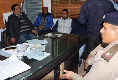 goons with revolver and weapons threatens businessman in solan in himachal pradesh