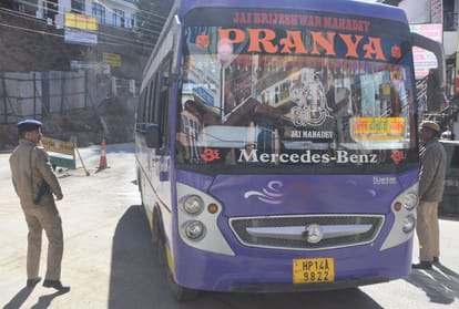 goons with revolver and weapons threatens businessman in solan in himachal pradesh