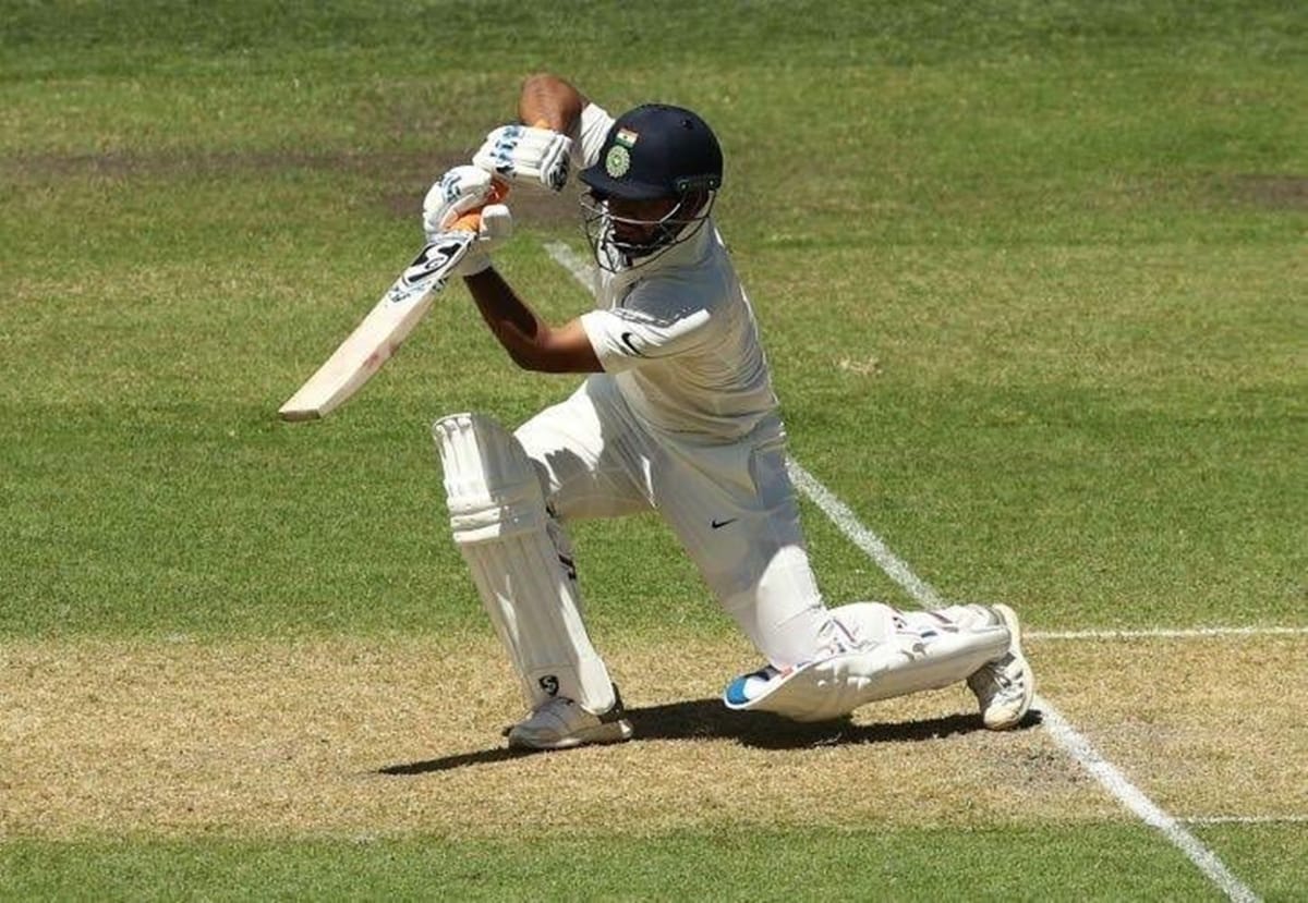 sunil gavaskar says indian team should give number six responsibility to rishabh pant