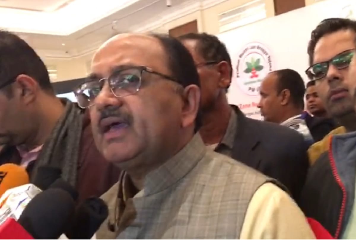 Siddharthnath Singh attacked on Rahul Gandhi