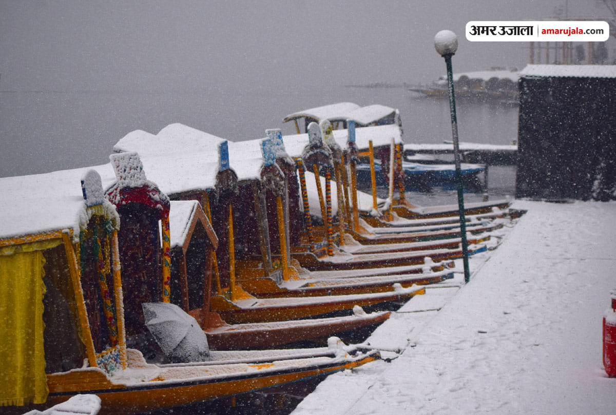 heavy snowfall in kashmir Valley, Roads blocked and all flights cancelled from srinagar