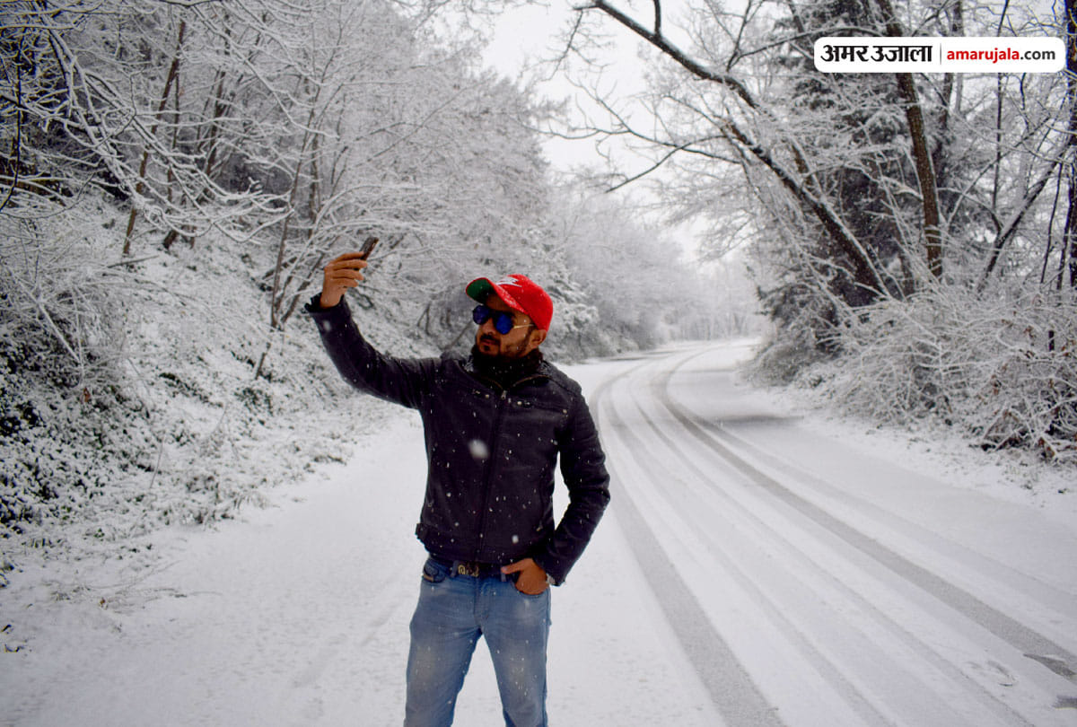 heavy snowfall in kashmir Valley, Roads blocked and all flights cancelled from srinagar