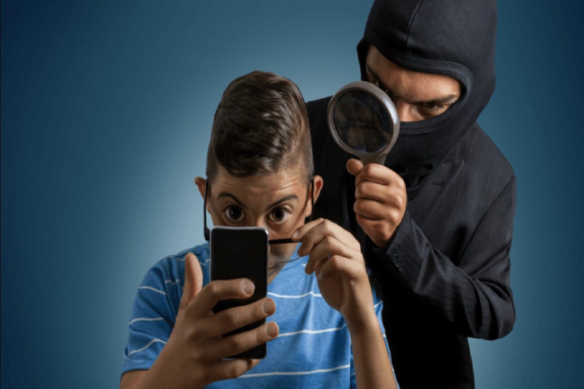 Sleeping Chinese man robbed money as smartphone facial recognition system