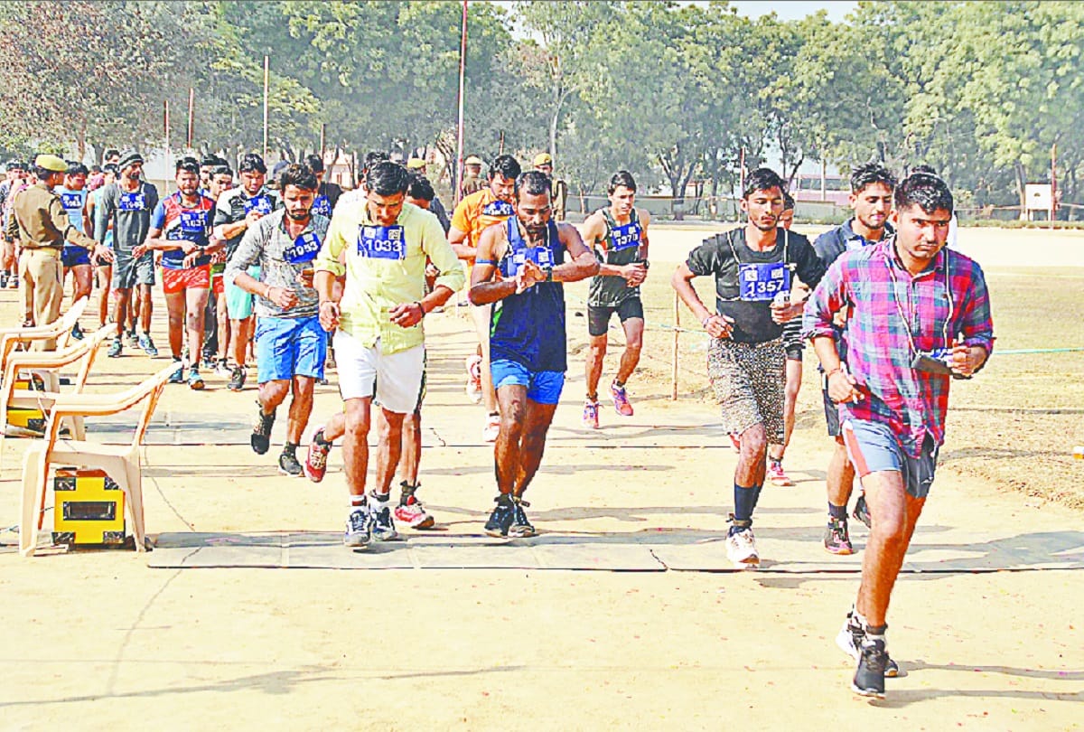 sub inspector arrested during up police constable recruitment 2019 in agra