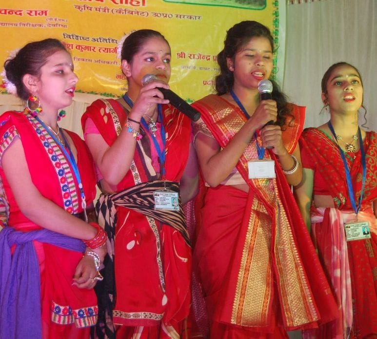 मिले पुराने यार तो खूब बरसा प्यार