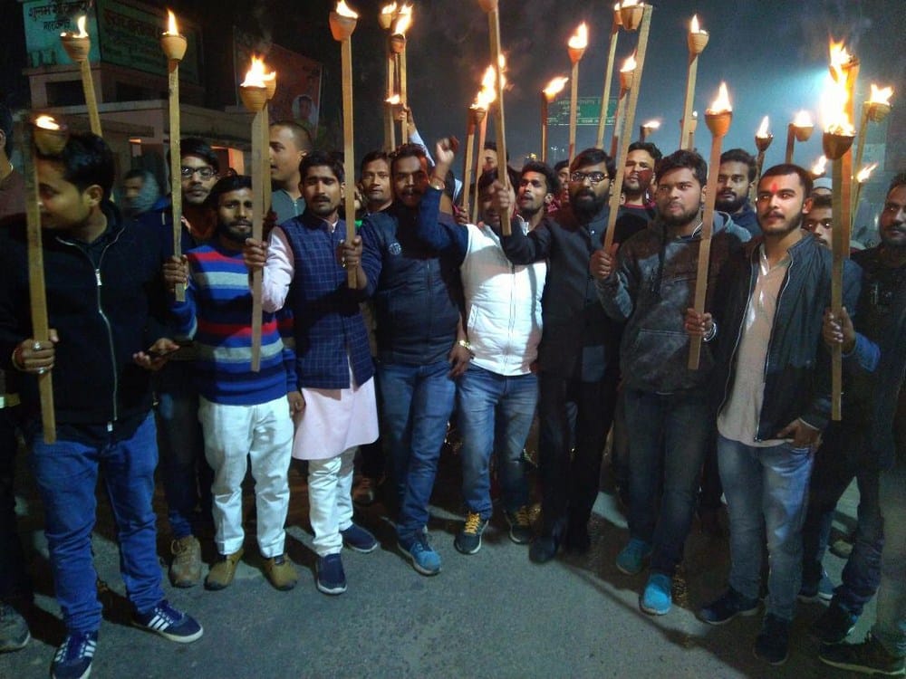 गन्ना किसानों व मिल श्रमिकों का धरना आठवें दिन भी जारी