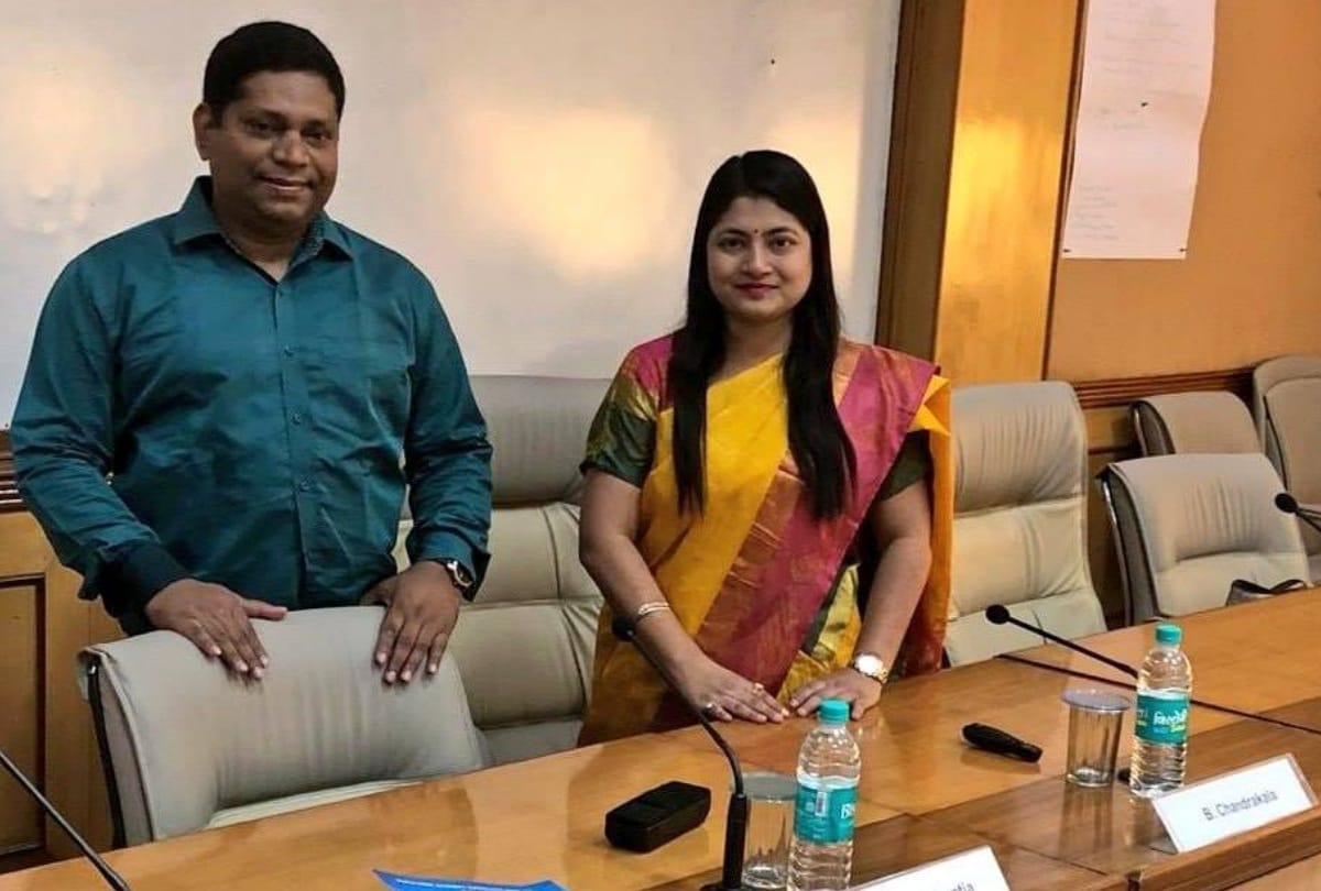 who is ias b chandrakala cbi raids her house in lucknow in illegal sand mining case all detail
