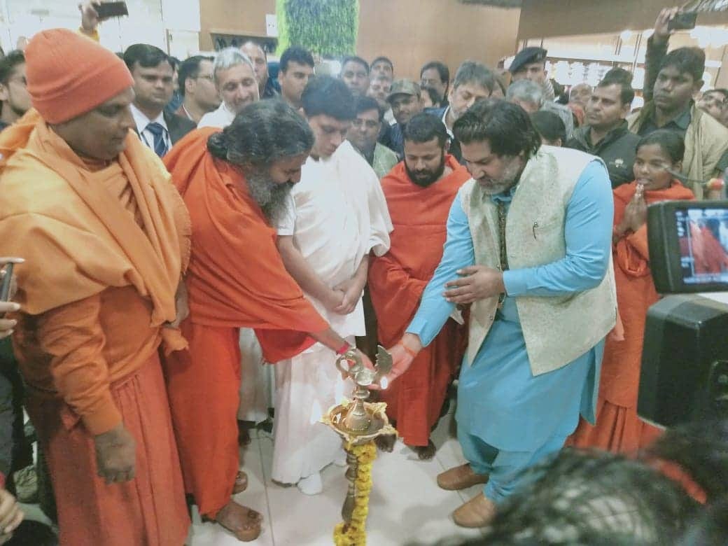 baba ramdev inaugurates patanjali paridhan showroom in haridwar