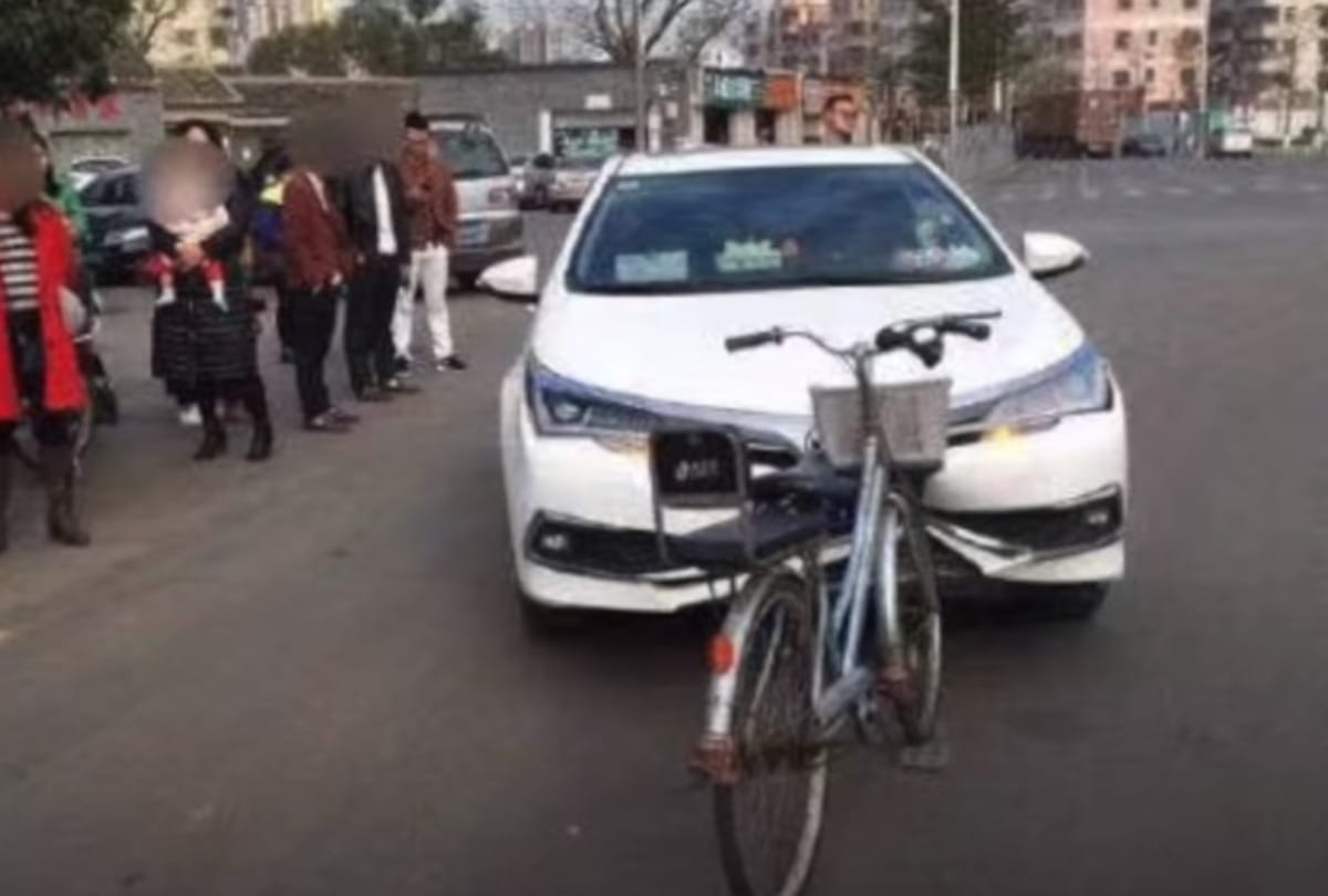 Bicycle destroys car without having any scratch on itself