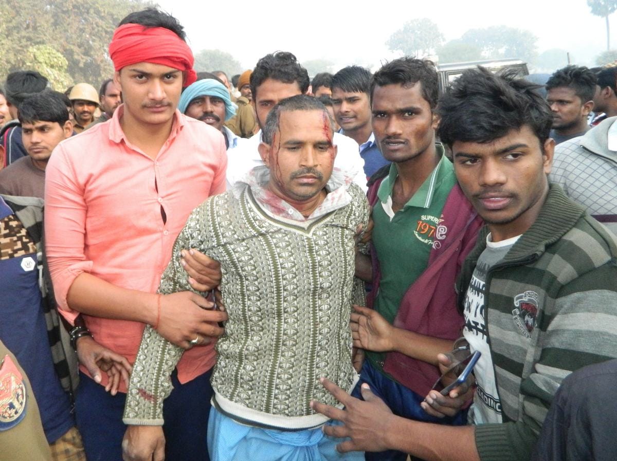 Community dispute in chandauli and many injured