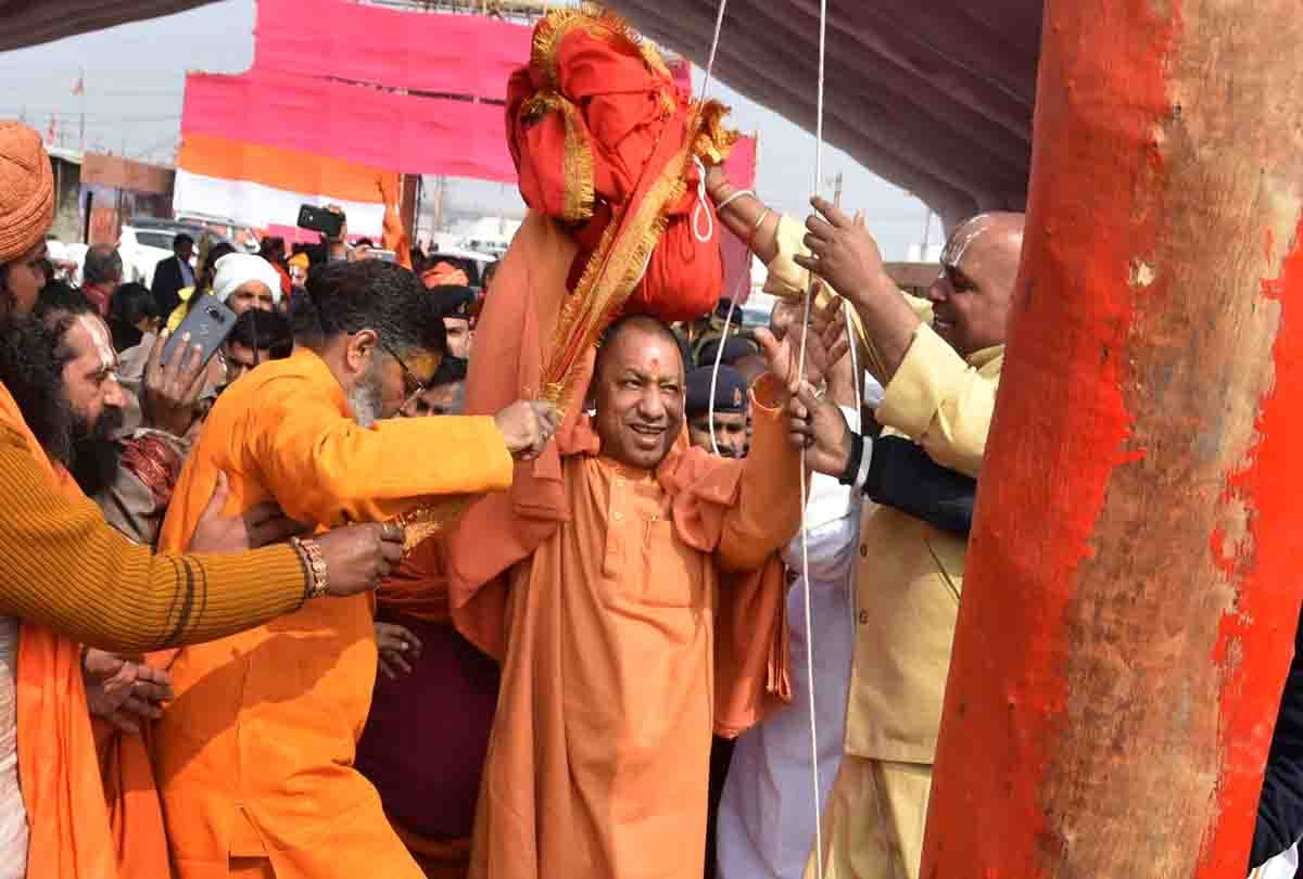 CM Yogi in Prayagraj Kumbh Mela Know All Live Updates