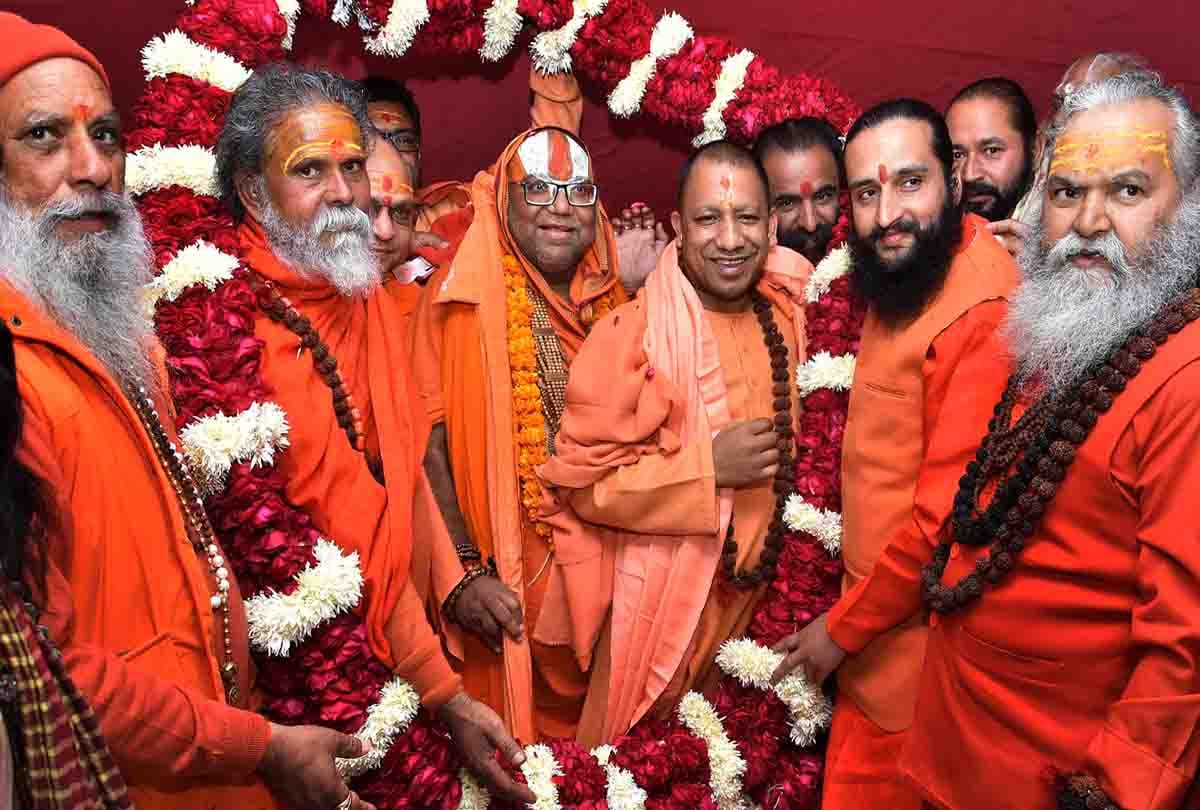 CM Yogi in Prayagraj Kumbh Mela Know All Live Updates