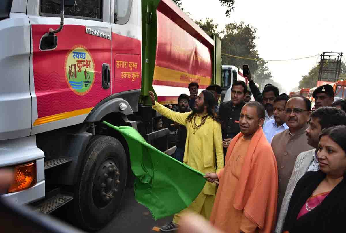 CM Yogi Flag off e-rickshaw and shuttle buses services in Kumbh, Cleanliness vehicles also get off