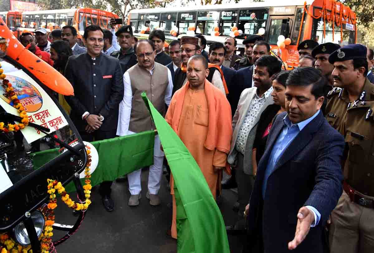 CM Yogi Flag off e-rickshaw and shuttle buses services in Kumbh, Cleanliness vehicles also get off