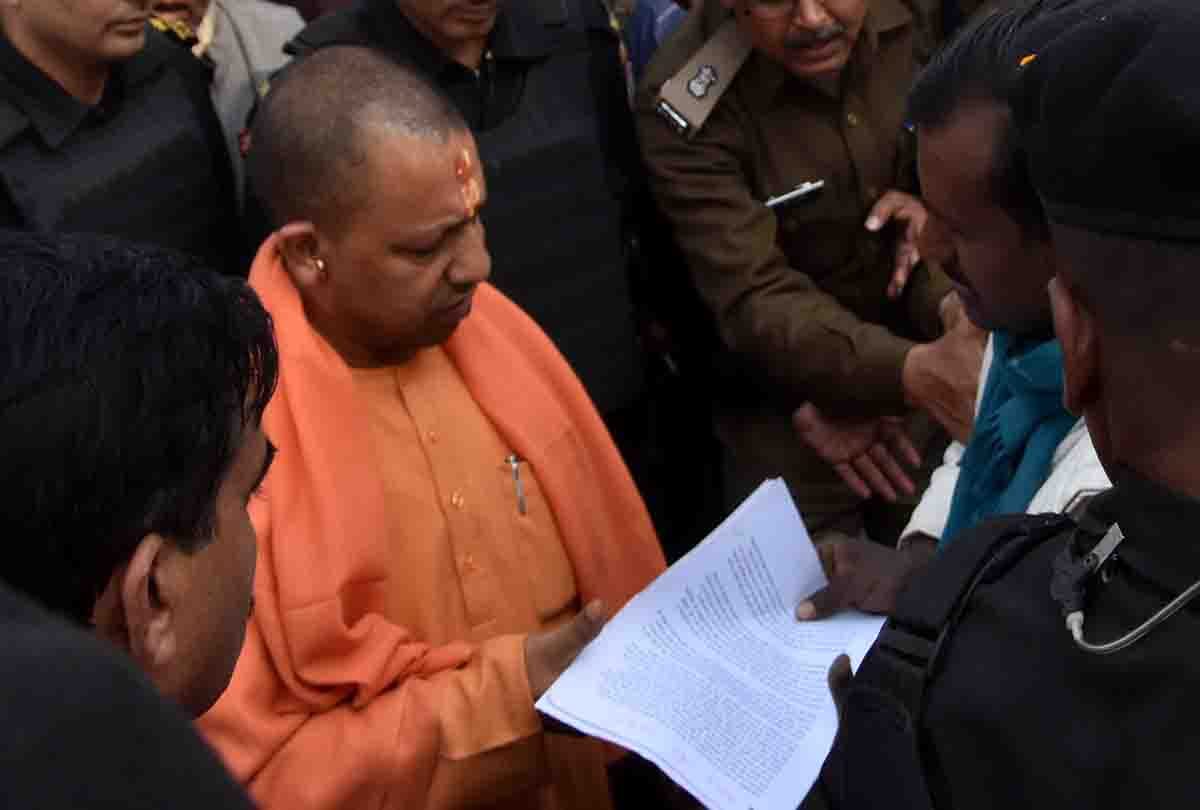 World bank officers shows sarnath presentation to CM yogi