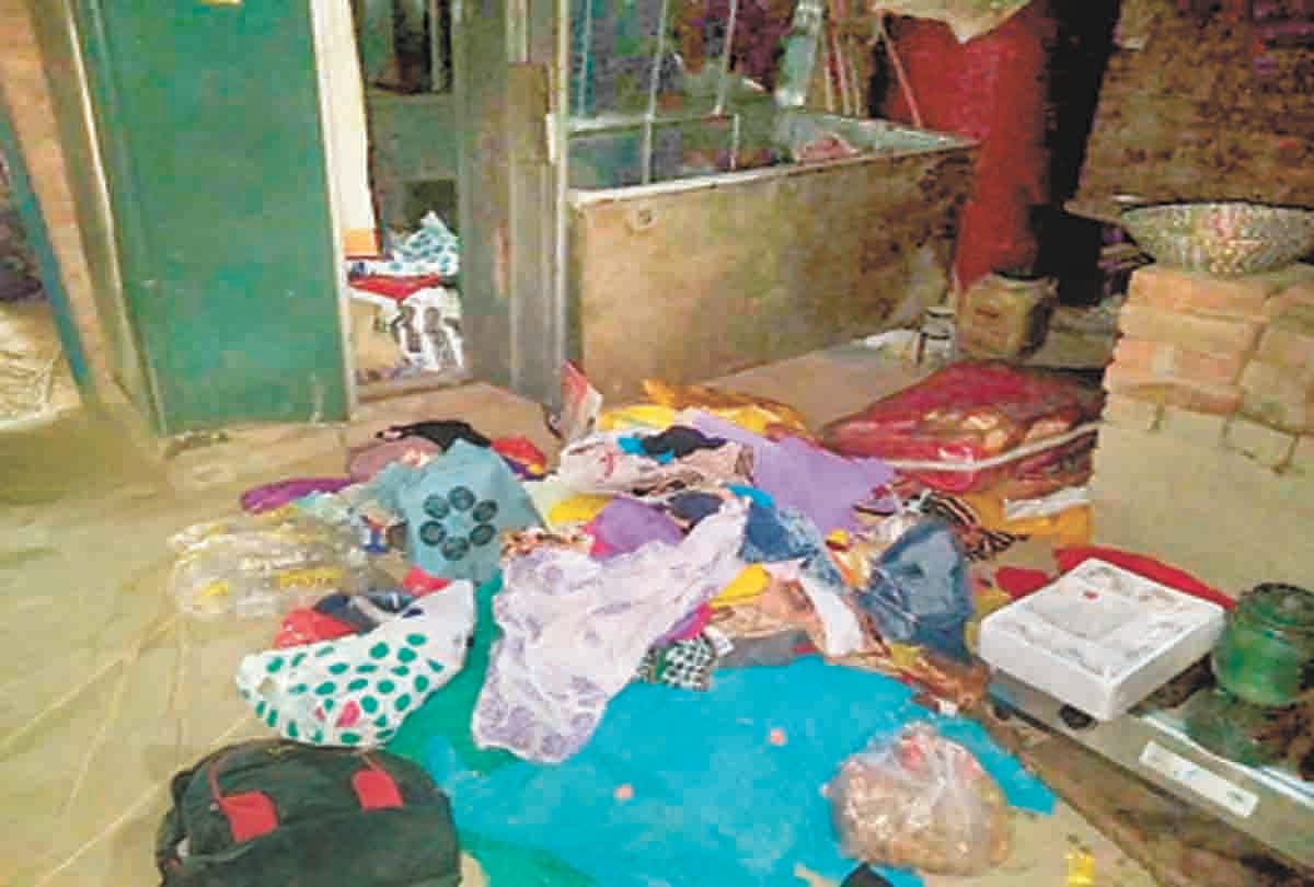 Pratapgarh: Robbery making women and children hostage