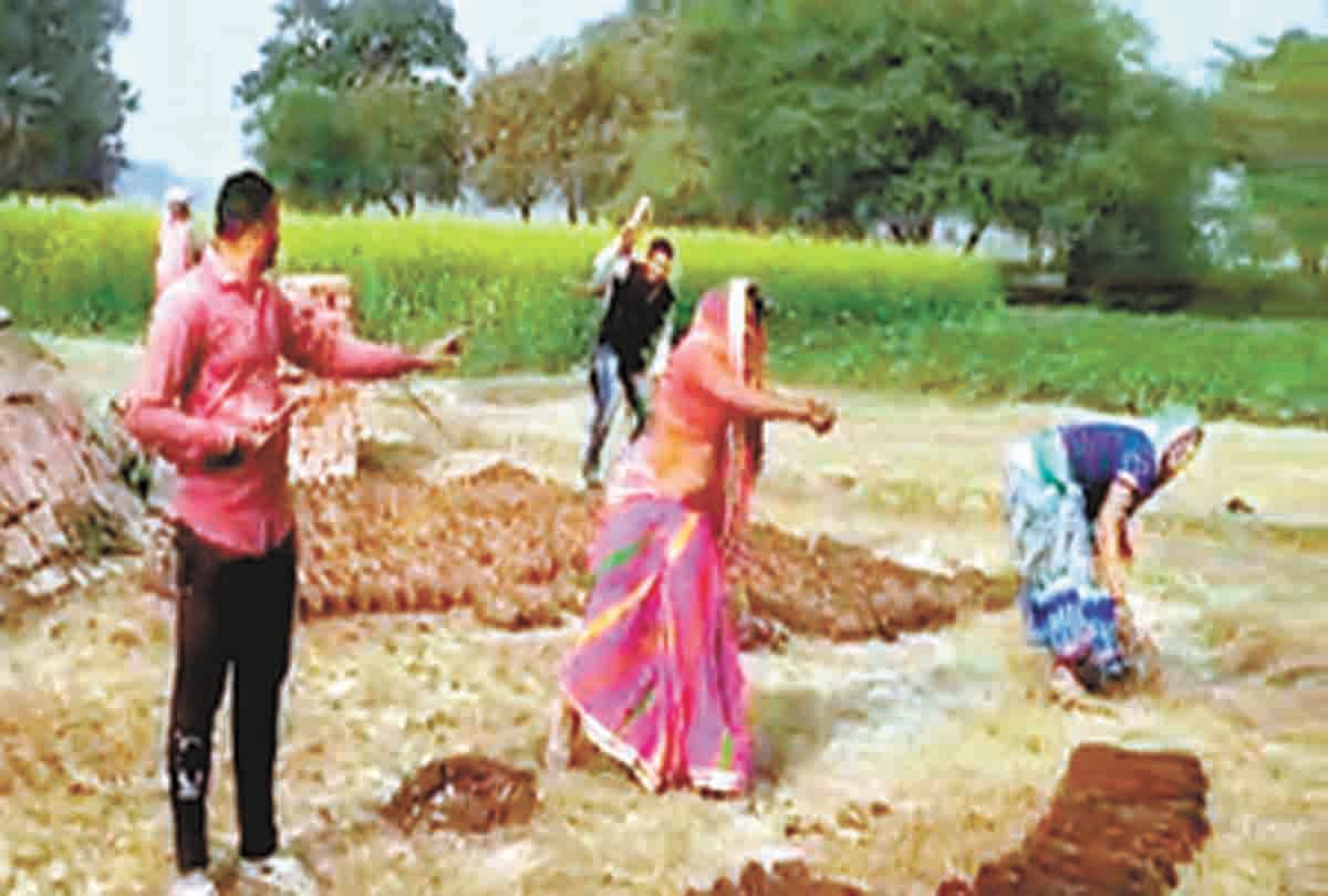 Gram, stone pelting, home guards injured