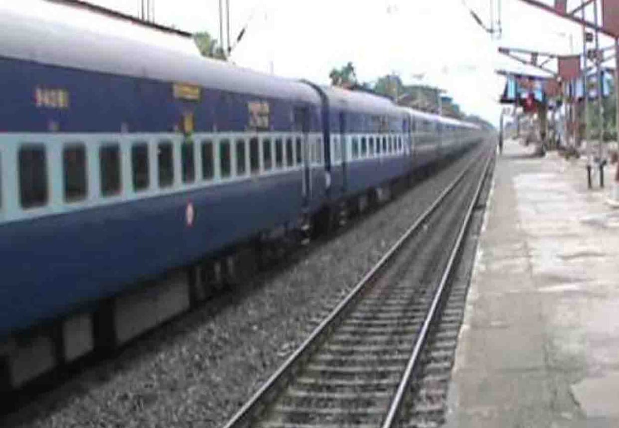 train accident fail in kanpur