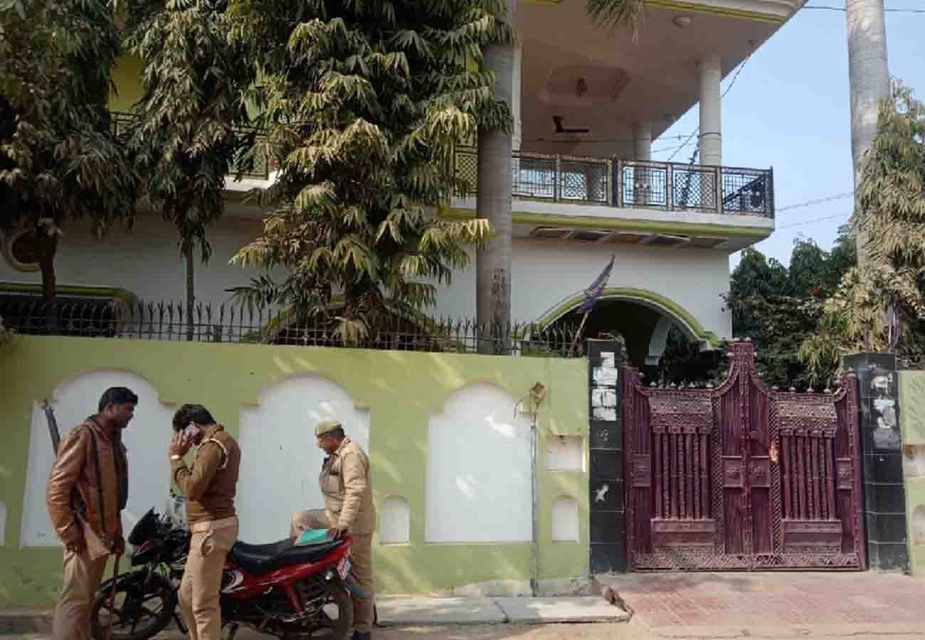 CBI raid in jalaun in illegal mining case