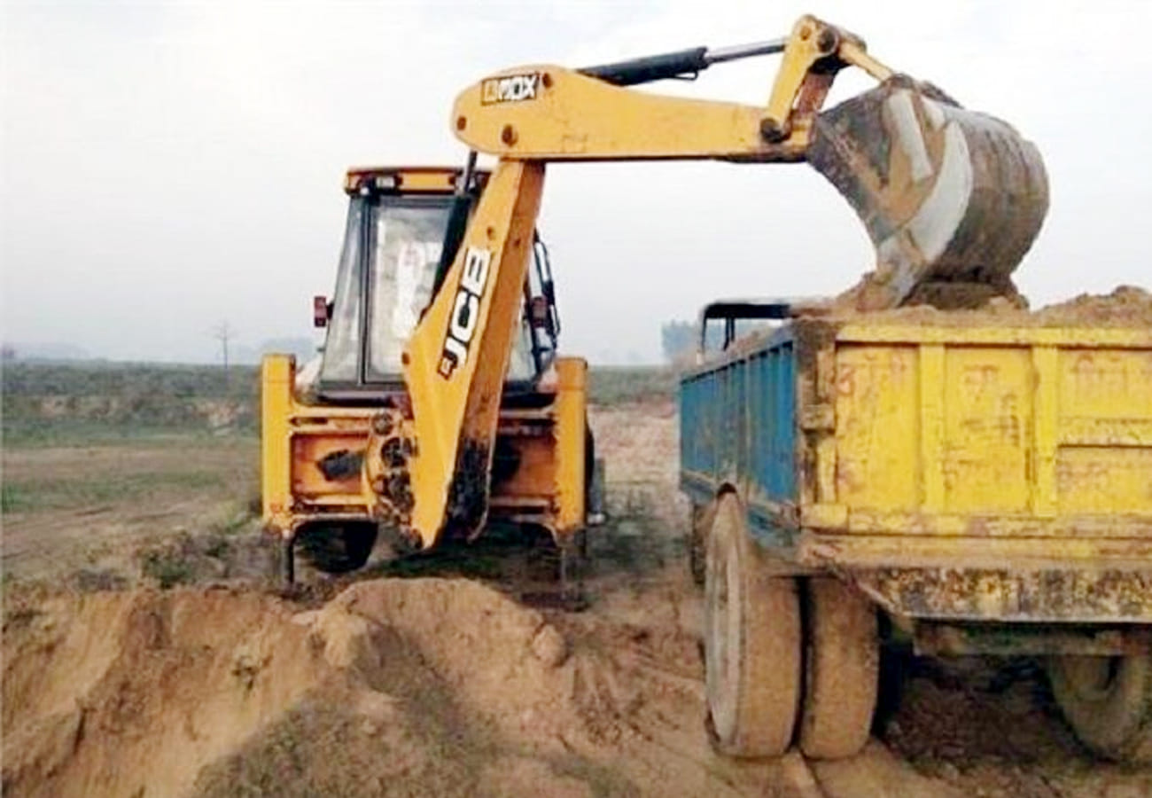 Illegal mining in Akhilesh yadav government and DM B Chandrakala case