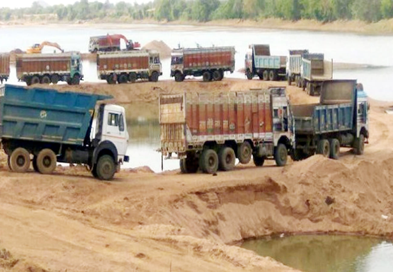 Illegal mining in Akhilesh yadav government and DM B Chandrakala case