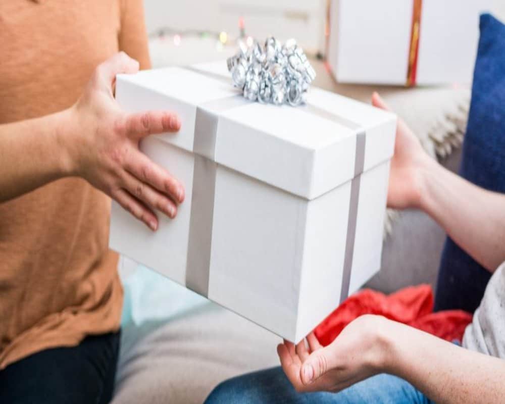 7 Things You Should Think Twice before Donating to someone