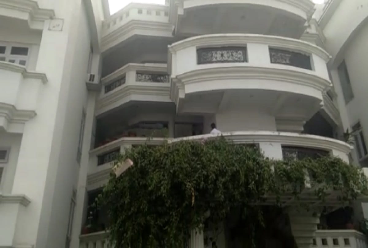 Meerut: CBI raid on Lucknow and Kanpur residences of IAS officer B Chandrakal, see photos