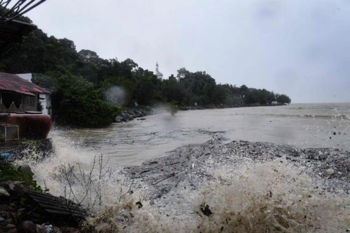 weather department alerts of cyclone fani in UP advise farmers take safety measure for crops