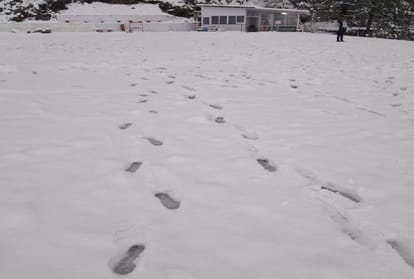 Chopper service and cable car service interrupted due to snowfall in Vaishno Devi