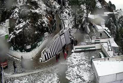 Chopper service and cable car service interrupted due to snowfall in Vaishno Devi