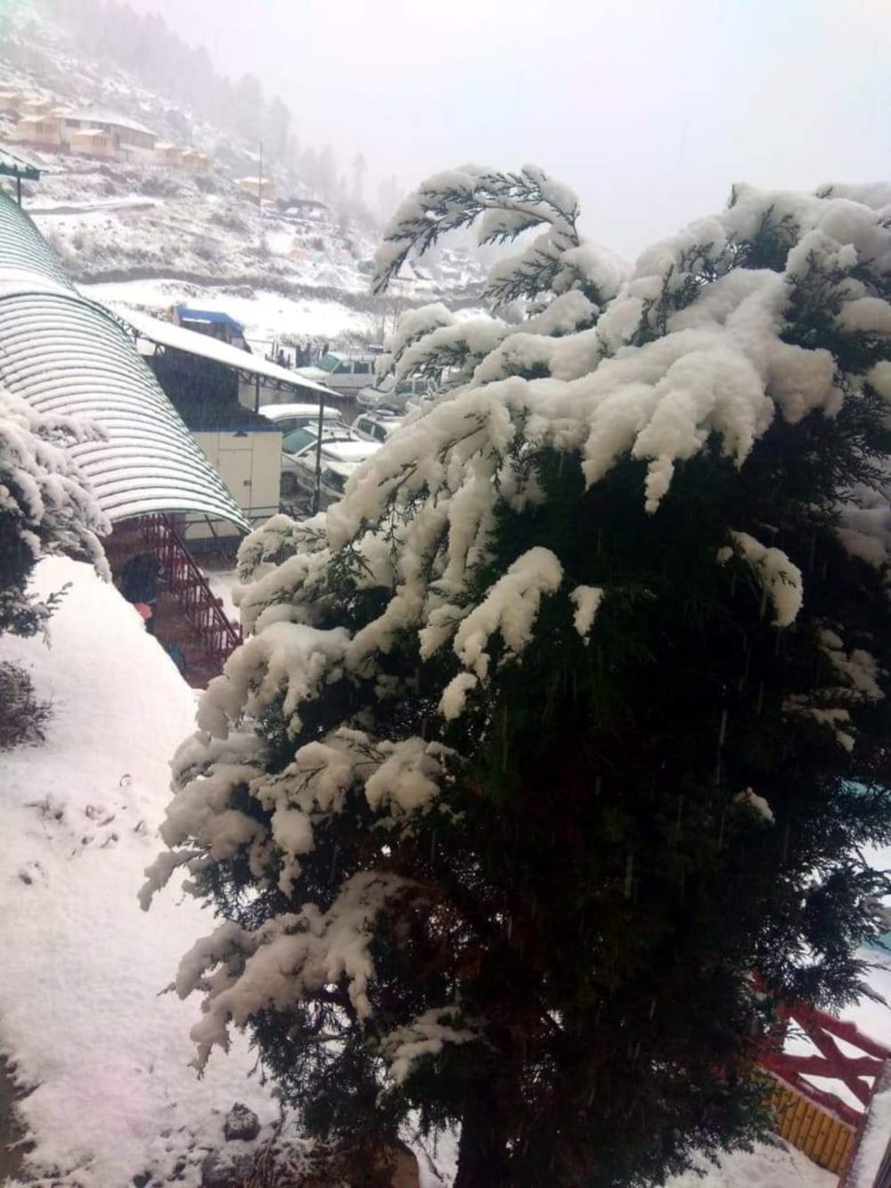 fresh snowfall in chardham hilly area awesome photos