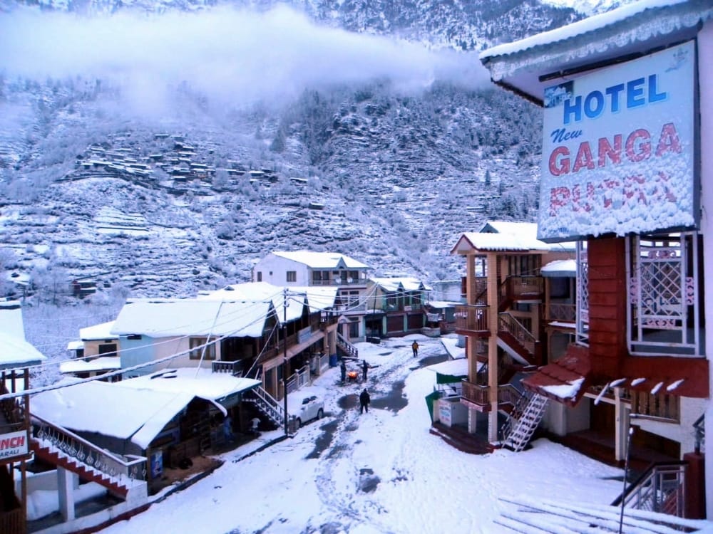 fresh snowfall in chardham hilly area awesome photos