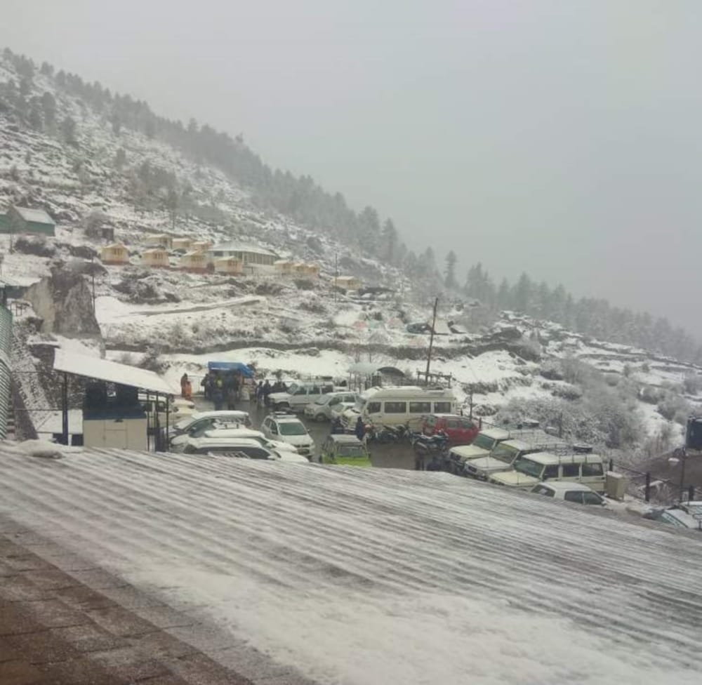 fresh snowfall in chardham hilly area awesome photos
