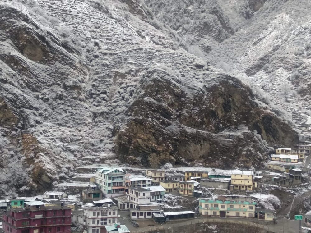 fresh snowfall in chardham hilly area awesome photos