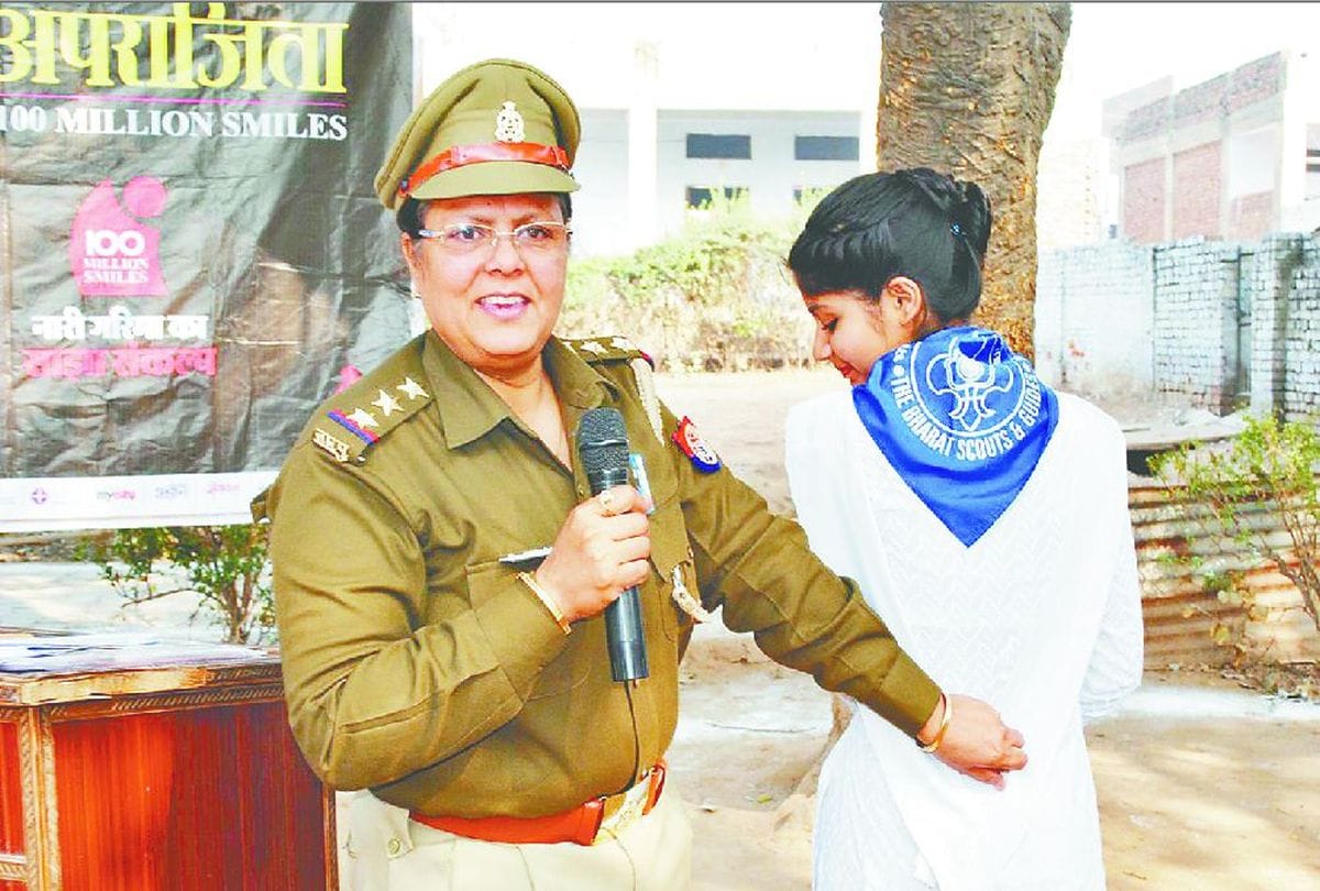 police ki pathshala organised in mathura under aparajita campaign of amar ujala