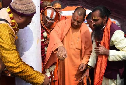 Cm yogi stricked, not aloud any vip protocol in kumbh of shahi snan