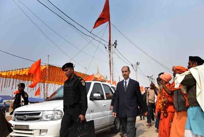 Cm yogi stricked, not aloud any vip protocol in kumbh of shahi snan