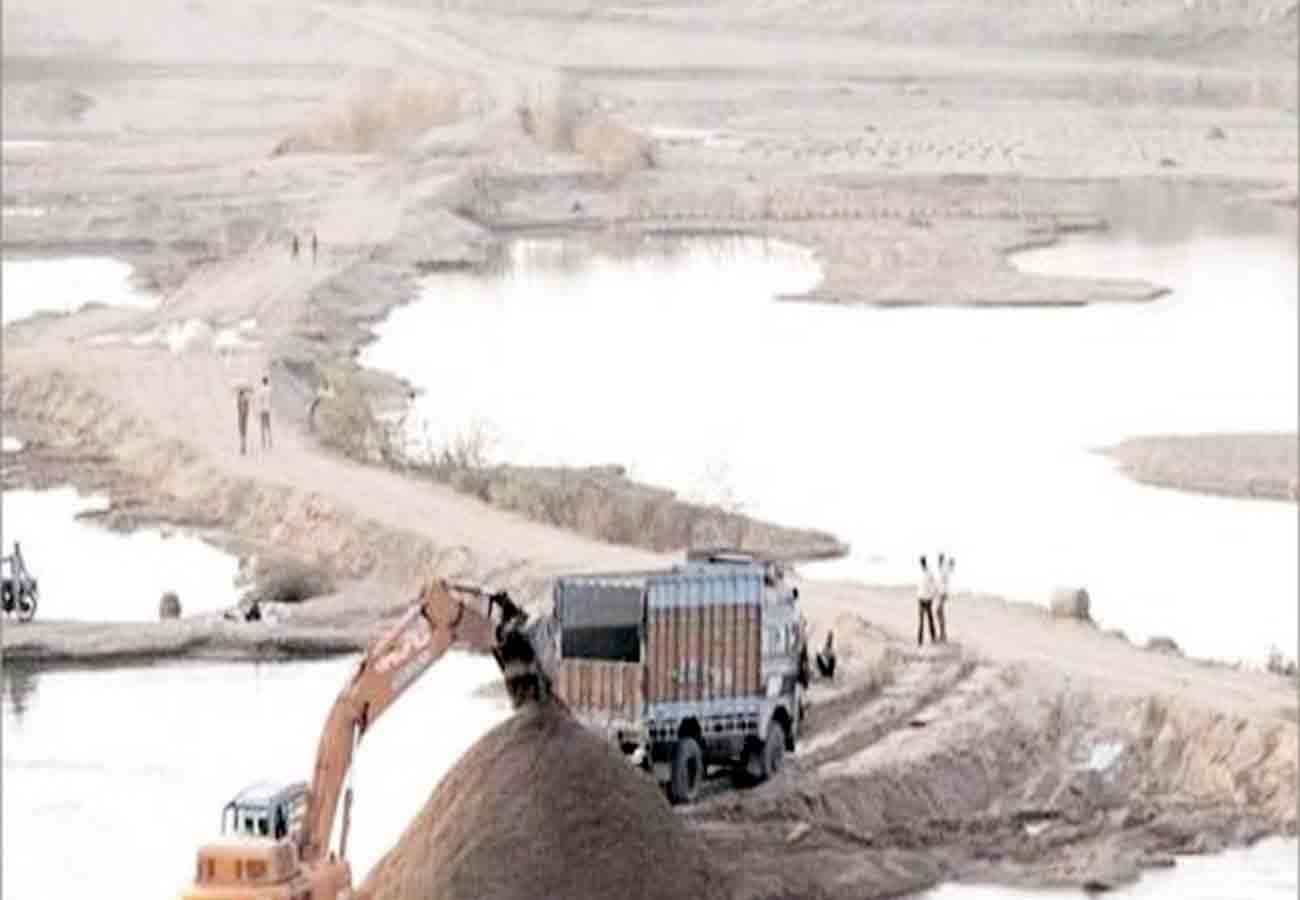 CBI raid on illegal mining mafia