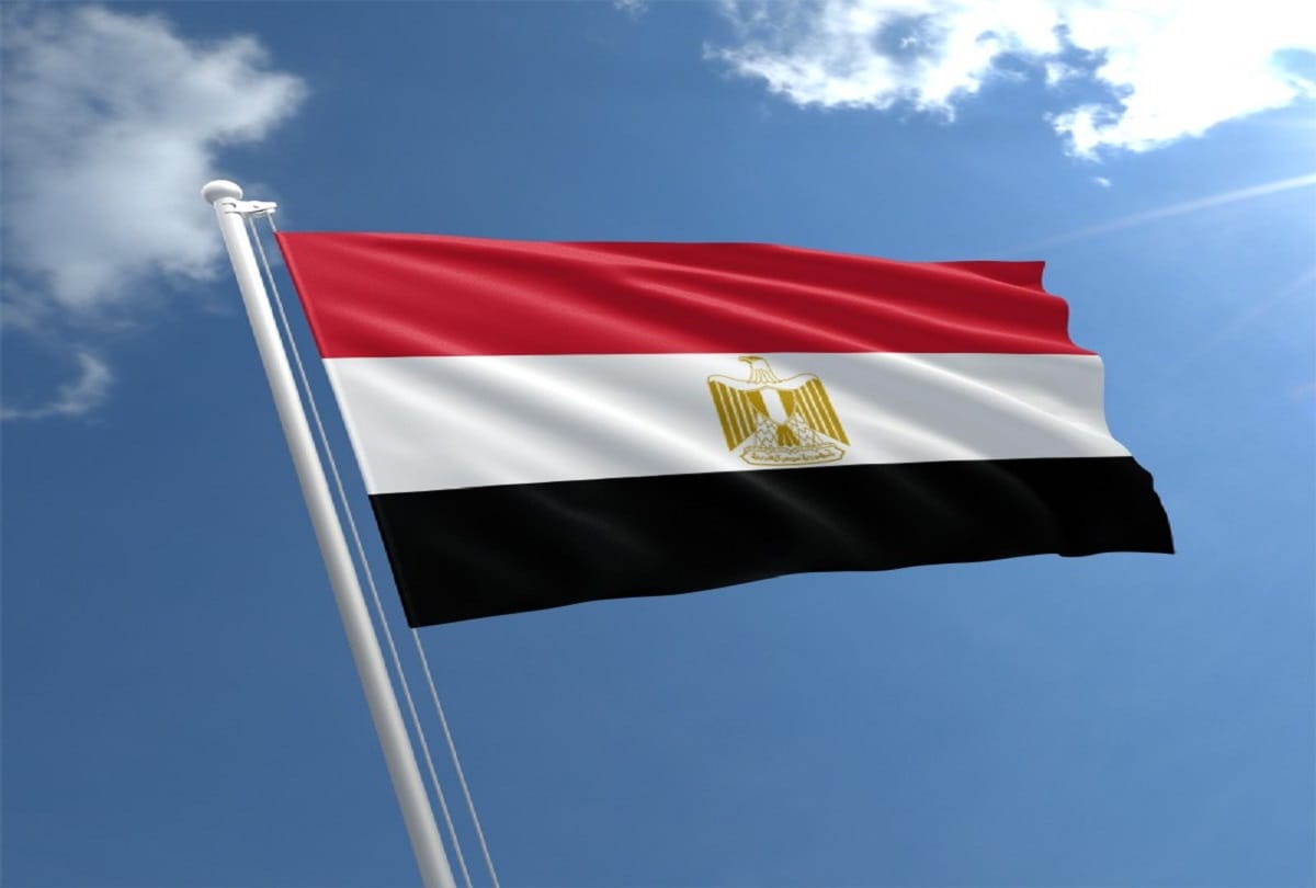 Policeman's death in the blast while passive bombs outside the cathedral in Egypt