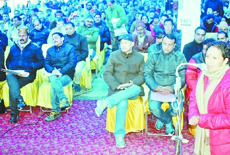 जनमंच में उठीं पानी से जुड़ी सबसे ज्यादा समस्याएं