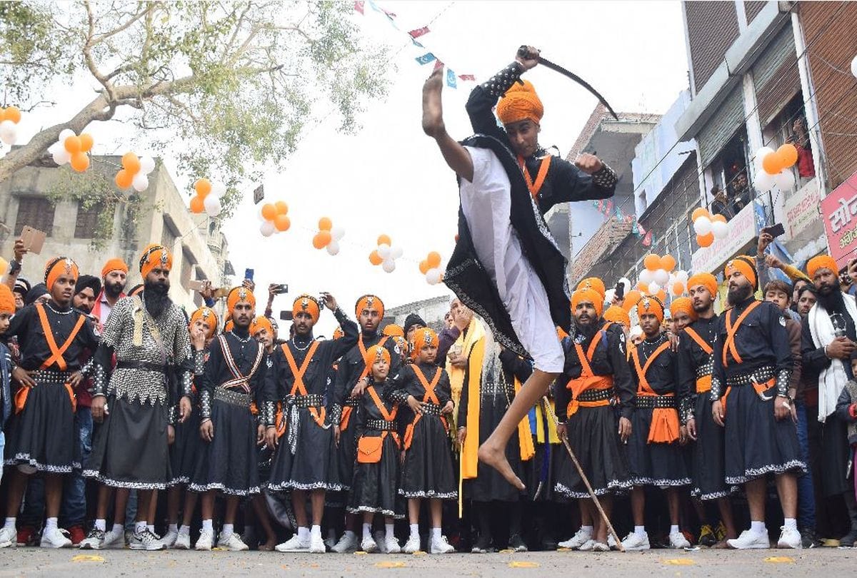 nagar kirtan yatra on prakash parva birth anniversary of guru govind singh in agra