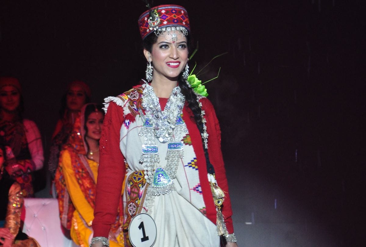 Manali Winter Carnival 2019 Manali Winter Queen Models Catwalk On Ramp Wearing Traditional Dress