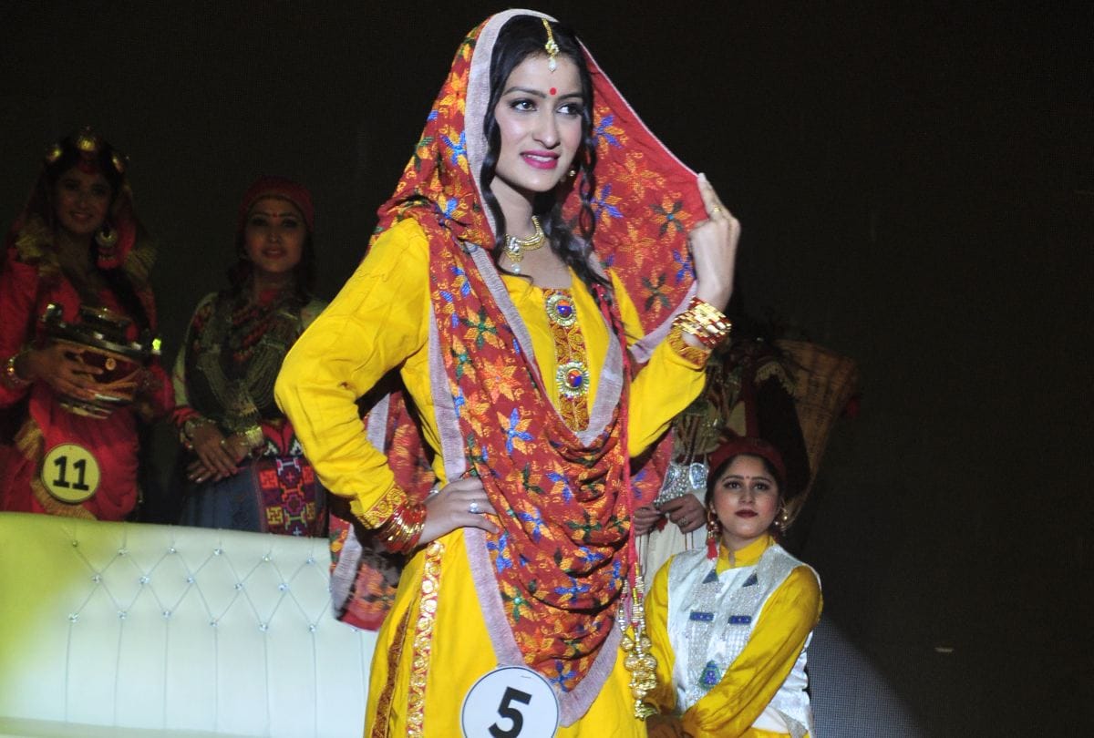 Manali Winter Carnival 2019 Manali Winter Queen Models Catwalk On Ramp Wearing Traditional Dress