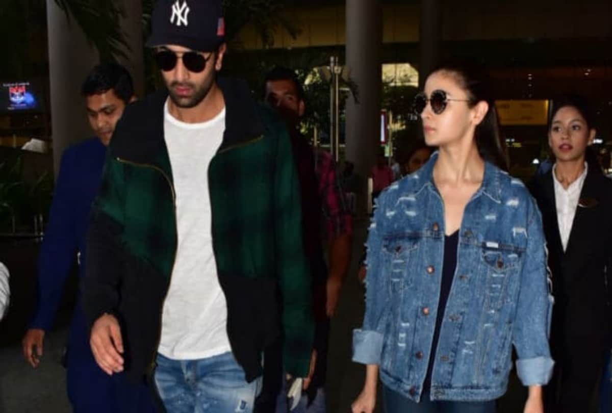 Ranbir Kapoor and Alia Bhatt cool look at Mumbai Airport