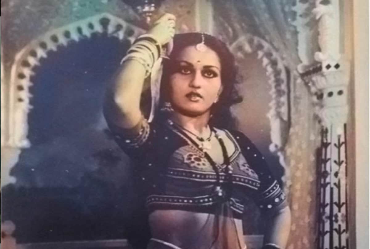 When Director BR Ishara Taken Advantage Of Reena Roy Helplessness Had Give Her Intimate Scenes In Film